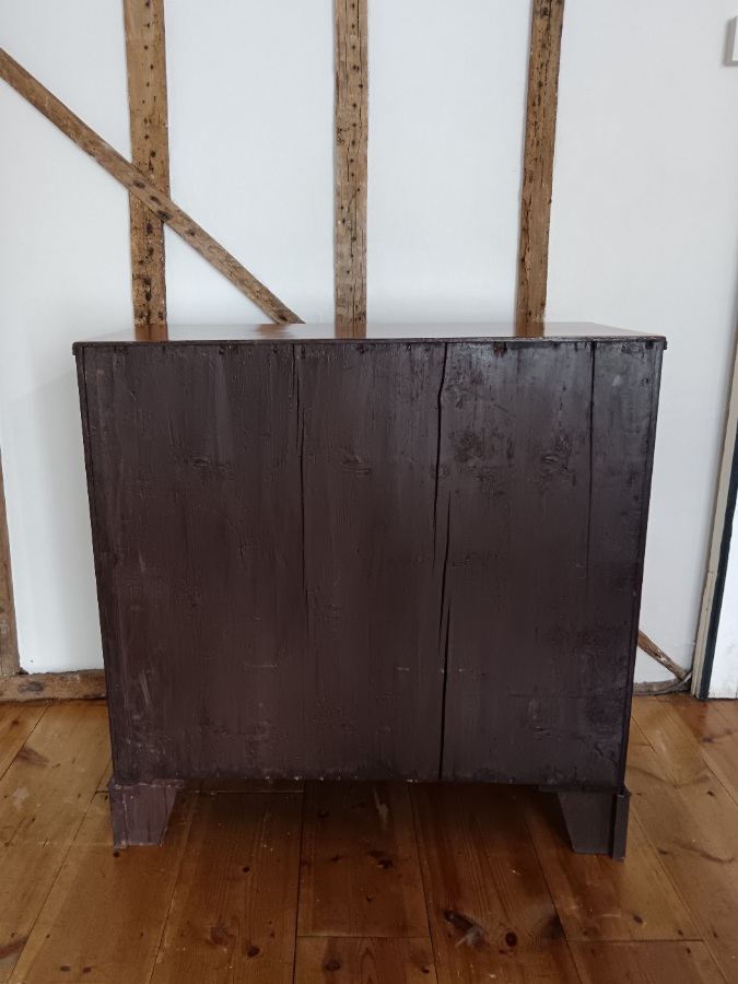 Georgian Mahogany Chest of Drawers of small proportions (10).jpg